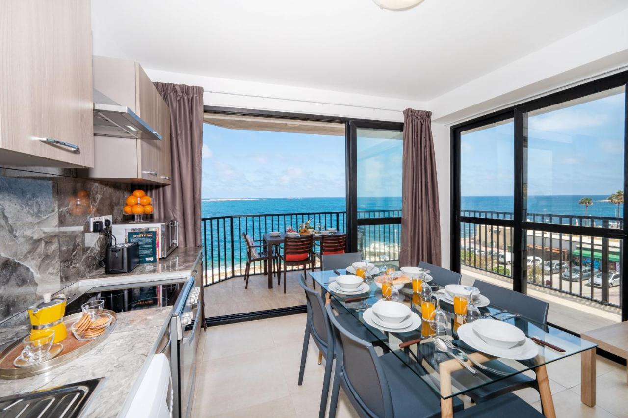 Islet Promenade Seafront Apartment With Large Corner Terrace By Getawaysmalta セント・ポールズ・ベイ エクステリア 写真