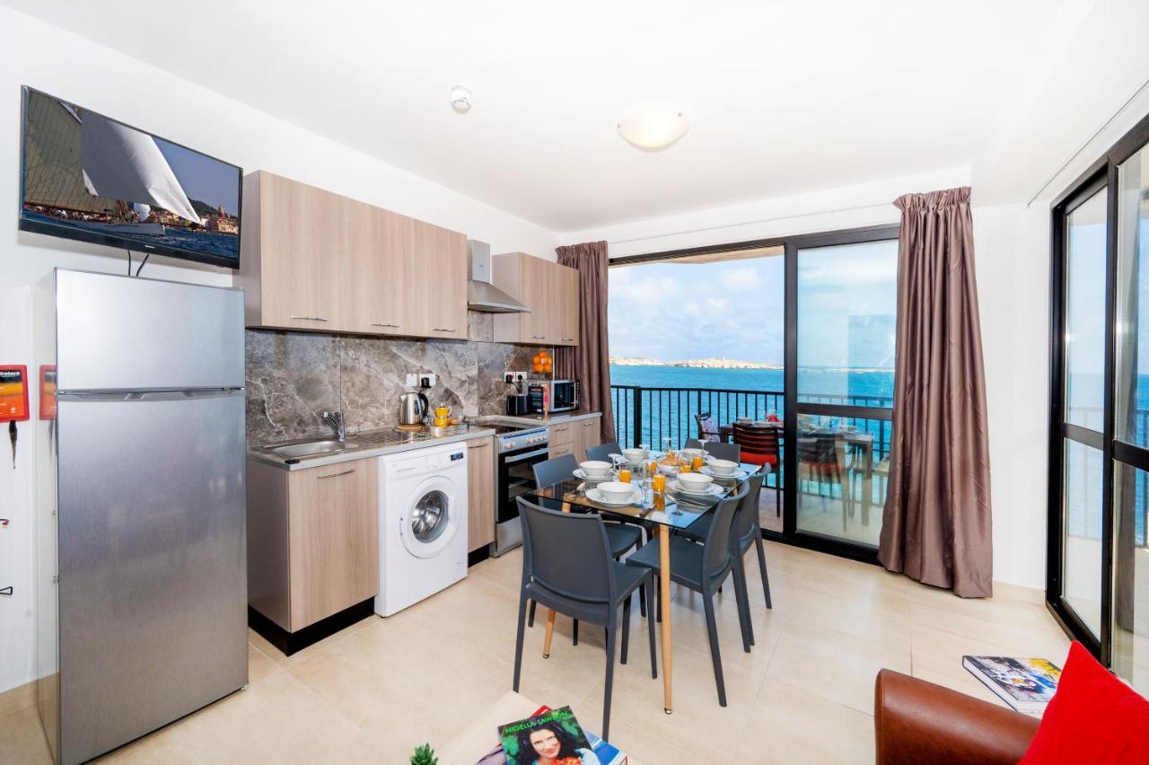 Islet Promenade Seafront Apartment With Large Corner Terrace By Getawaysmalta セント・ポールズ・ベイ エクステリア 写真