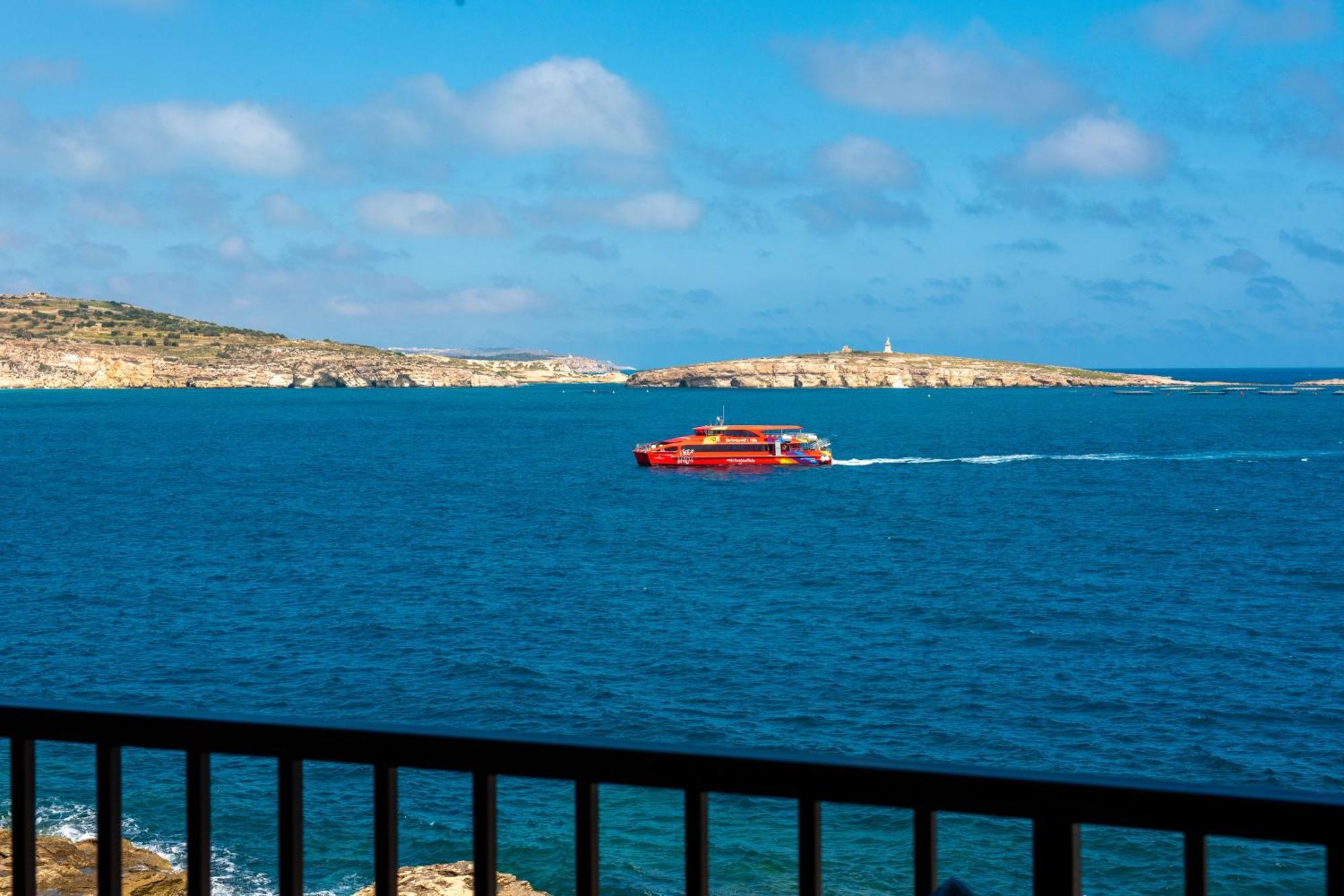 Islet Promenade Seafront Apartment With Large Corner Terrace By Getawaysmalta セント・ポールズ・ベイ エクステリア 写真