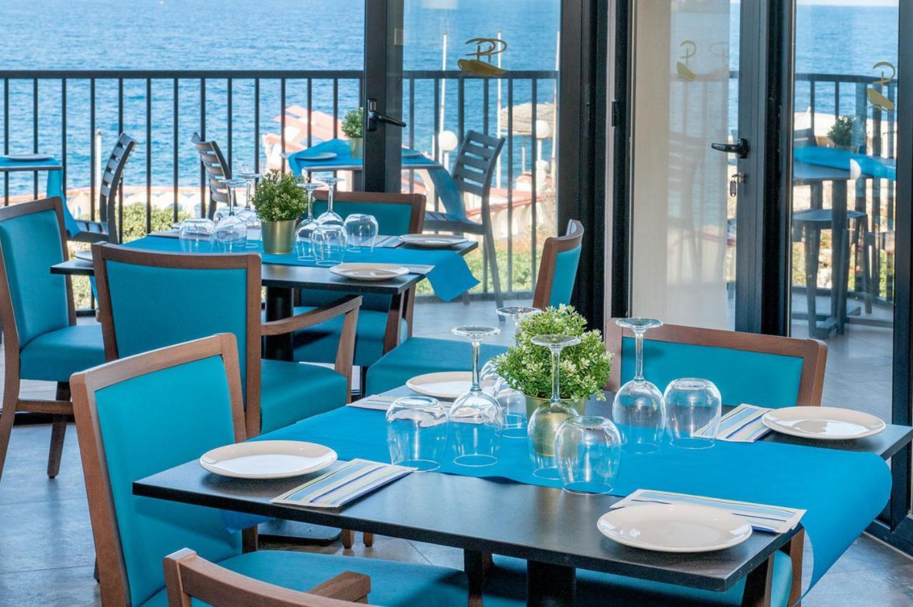 Islet Promenade Seafront Apartment With Large Corner Terrace By Getawaysmalta セント・ポールズ・ベイ エクステリア 写真
